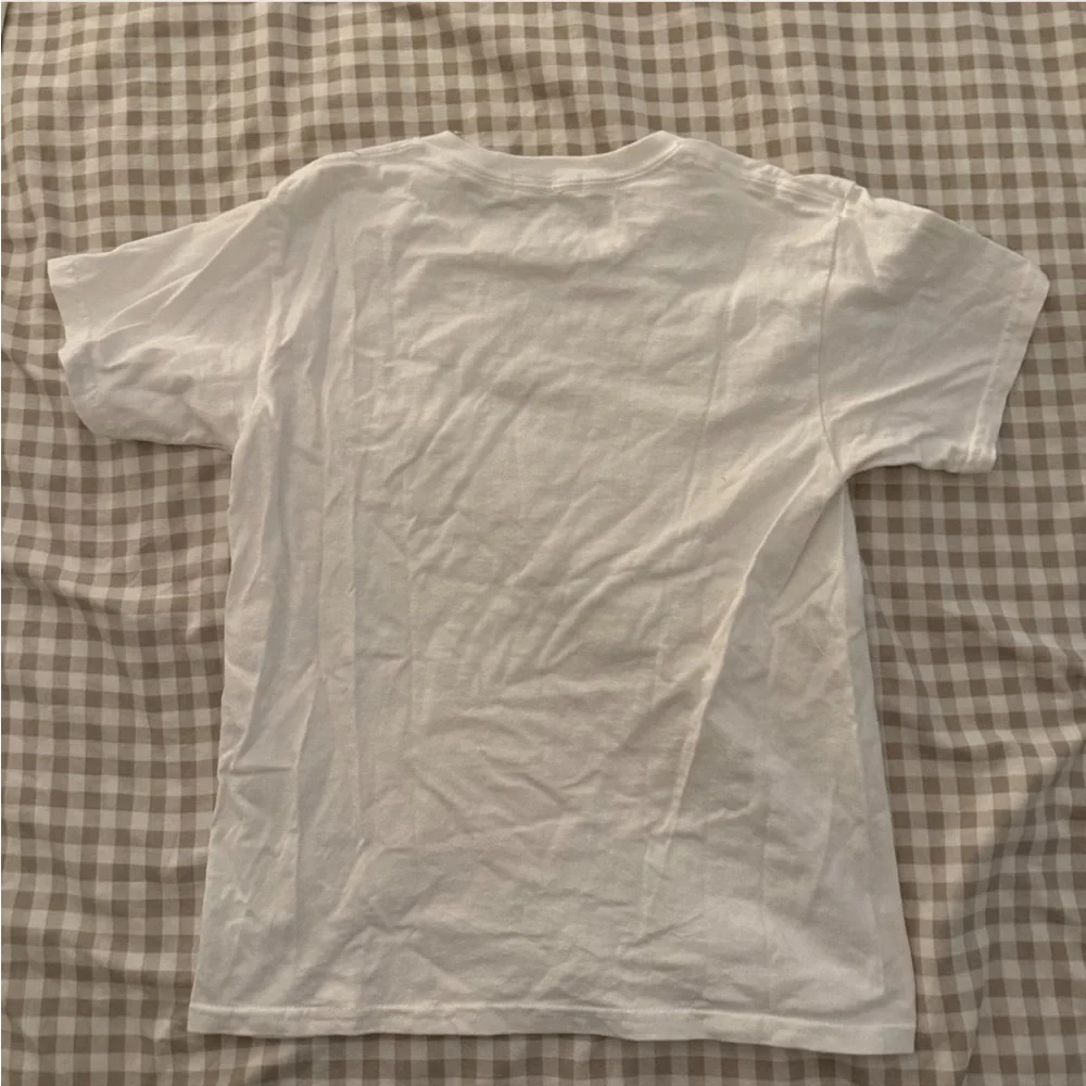 White Patchwork T-Shirt with Red Gingham Apple - Picture 2 of 2